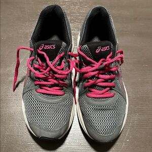 ASICS woman’s sneakers in gray and pink, size 9